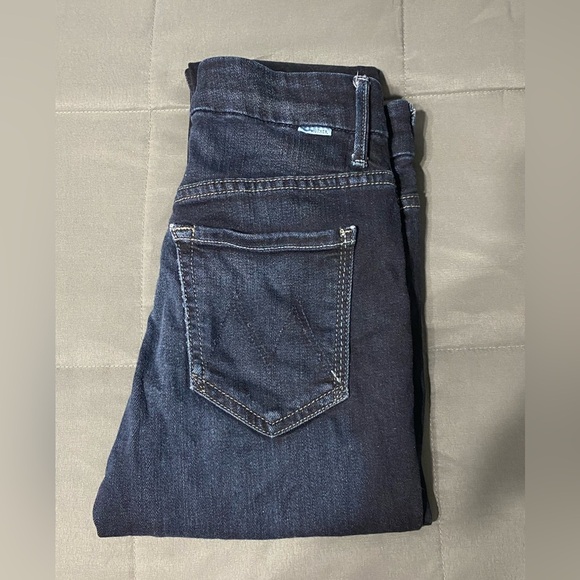 Mother High Waisted Looker Jeans. Size 2 - Picture 1 of 7